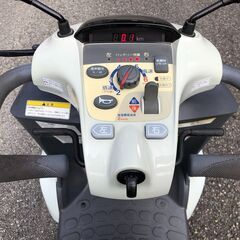 ☆彡⑤１年保証付き!!!バッテリー新品! スズキ・電動車いす・車椅子・新型セニアカー!シニアカー!!介護用品。すぐに乗れます。免許不要。操作簡単!!免許返納!!激安!絶対お得です♪の画像