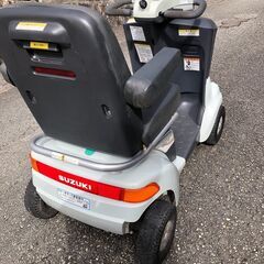 ☆彡⑤１年保証付き!!!バッテリー新品! スズキ・電動車いす・車椅子・新型セニアカー!シニアカー!!介護用品。すぐに乗れます。免許不要。操作簡単!!免許返納!!激安!絶対お得です♪の画像