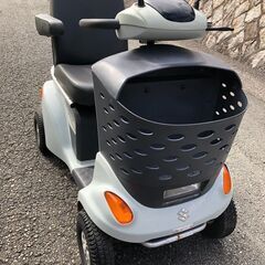 ☆彡⑤１年保証付き!!!バッテリー新品! スズキ・電動車いす・車椅子・新型セニアカー!シニアカー!!介護用品。すぐに乗れます。免許不要。操作簡単!!免許返納!!激安!絶対お得です♪の画像