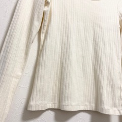 ユニクロ　トップスの画像