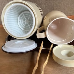 昭和レトロな氷入れと水差しの画像