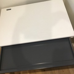 パソコン・勉強デスクの画像