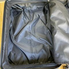 【リユースショップスパークル】スーツケース　No.115　キャリーバッグ　グレー　ダイヤル錠付き　キャリーケース　配送可能♪の画像