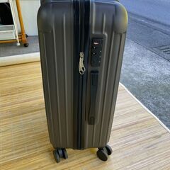 【リユースショップスパークル】スーツケース　No.115　キャリーバッグ　グレー　ダイヤル錠付き　キャリーケース　配送可能♪の画像