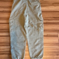 新品未使用タグ付 ZARA キッズ 128 8歳 長パンツ カーキ色の画像