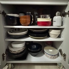 万能食器棚🍽️コロタイヤ付（ロック可能）✨美品✨縦845×横幅600×奥行425mm 値下げしました‼︎の画像