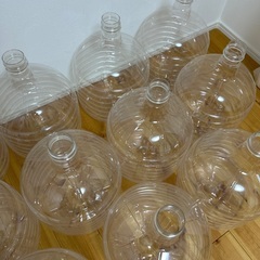 ウォーターサーバー　空ボトル 15個セットの画像