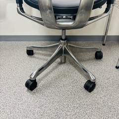 💺【エルゴヒューマン ベーシック レザー デスクチェア ブラック】 2②の画像