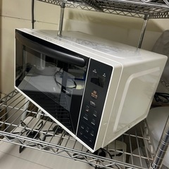 2024年製comfee フラット庫内　電子レンジの画像
