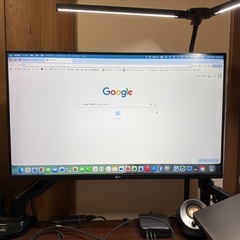 モニター、モニターアーム、スピーカーセットの画像