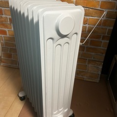 🎀電気オイルヒーター🎀お部屋全体を暖めます💓乾燥しにくい❣️⭐️動作確認済み⭐️の画像