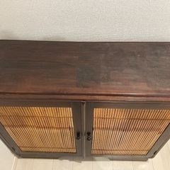 アジアンテイストのキャビネットの画像