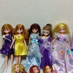 リカちゃんドレスルーム＆リカちゃん人形など10体セットの画像