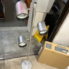 I2511-284 スタンドライト　フロアランプ3灯　おしゃれインテリア　キズ汚れ有りの画像