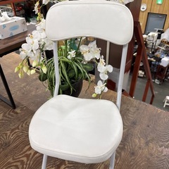 A1746🌟SALE‼️ホワイト折りたたみ椅子🌟の画像