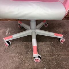 A8292 【美品】ピンクのゲーミングチェア🎀女子にも人気！の画像