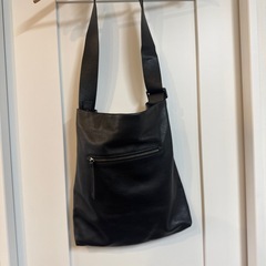 黒レザー　ショルダーバッグの画像