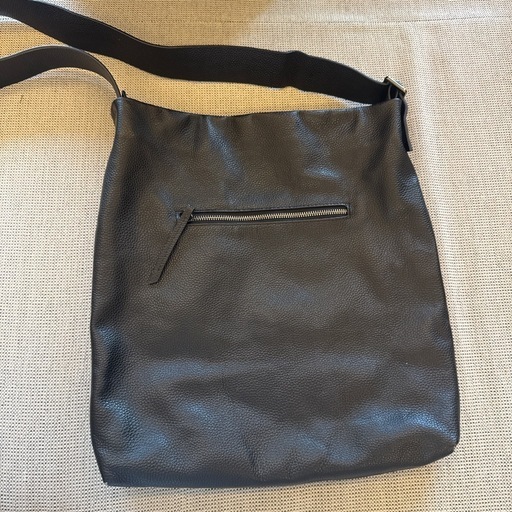 黒レザー　ショルダーバッグ