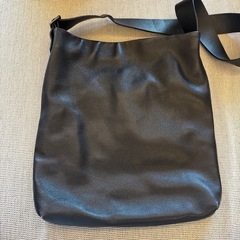 黒レザー　ショルダーバッグの画像