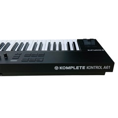 Native Instruments KOMPLETE A61MIDIキーボードの画像