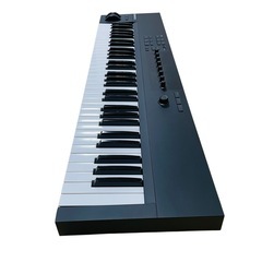 Native Instruments KOMPLETE A61MIDIキーボードの画像