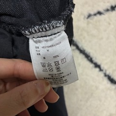 黒のダメージジーンズの画像