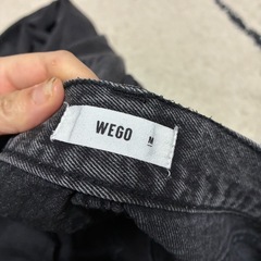 黒のダメージジーンズの画像