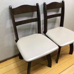 ニトリ NITORI 木製 ダイニングチェア 回転椅子 2脚　ブラウン 合皮 座面クッション 日東工芸製 国産品 食卓椅子 木製家具 椅子　【糸島市内 送料無料】251112-5の画像