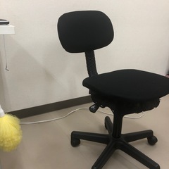 事務用椅子8個の画像