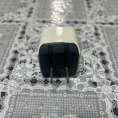 AXINGブランドの2ポートUSB充電器の画像