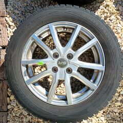 スタッドレスタイヤ、ホイールの画像