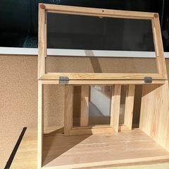 おしゃれなヴィンテージ風カウンター上収納ガラス扉
の画像