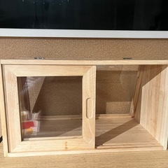 おしゃれなヴィンテージ風カウンター上収納ガラス扉
の画像