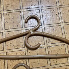 籐製ハンガー５つの画像