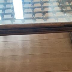 籐のテーブル　おしゃれです。の画像