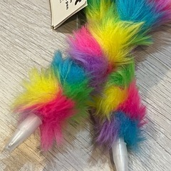 新品未使用タグ付きファーレインボーカラフルボールペンセットの画像