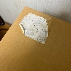 勉強机の横の、高さ調節可能な机の画像