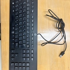 hpの有線キーボードと2台とdellの有線マウスの画像