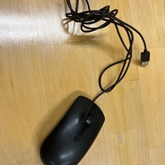 hpの有線キーボードと2台とdellの有線マウスの画像