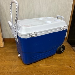 移動式クーラーボックスタイヤ付の画像