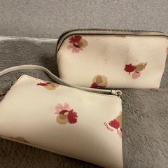 コーチのポーチ２つの画像