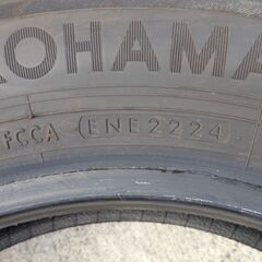 極溝　工賃込み　２０２４年ヨコハマ製冬タイヤ１８５／６０Ｒ１５　４本セットの画像