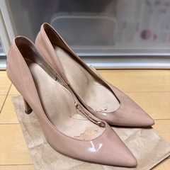 マミアンヌードパンプスとエスペランザ黒パンプスの画像