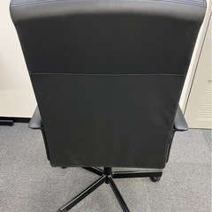 【取りに来てくださる方のみ】 IKEA MILLBERGET ミルベルゲット 回転チェア ブラック オフィスチェアの画像