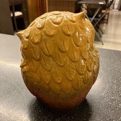 サ2511-2511-183 フクロウ 置物 オブジェ 縁起物 イエロー 爪部分欠け有り キズ汚れ有りの画像