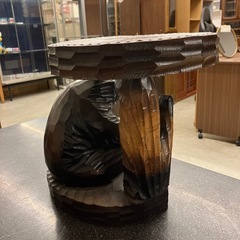 サ2511-184 木彫り 熊 サイドテーブル 台 置物 オブジェ キズ汚れ有り の画像