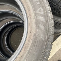 195/65r15スタッドレスタイヤダンロップ4本(タイヤのみ)の画像