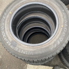 195/65r15スタッドレスタイヤダンロップ4本(タイヤのみ)の画像