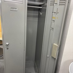 縦型ロッカーさんめい3名の画像