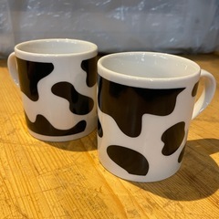 【引き取り限定】中古品　牛柄のマグカップとお皿のセットの画像
